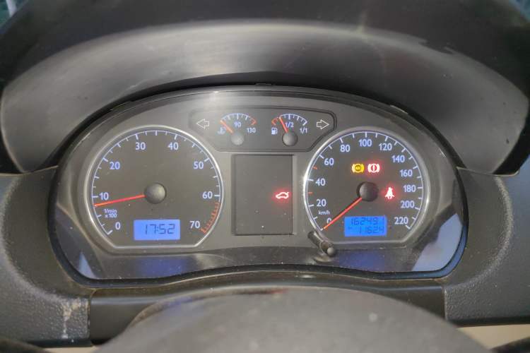 Used Volkswagen Polo 2011 Jingqu 1.6L Manual - Real Cool Edition