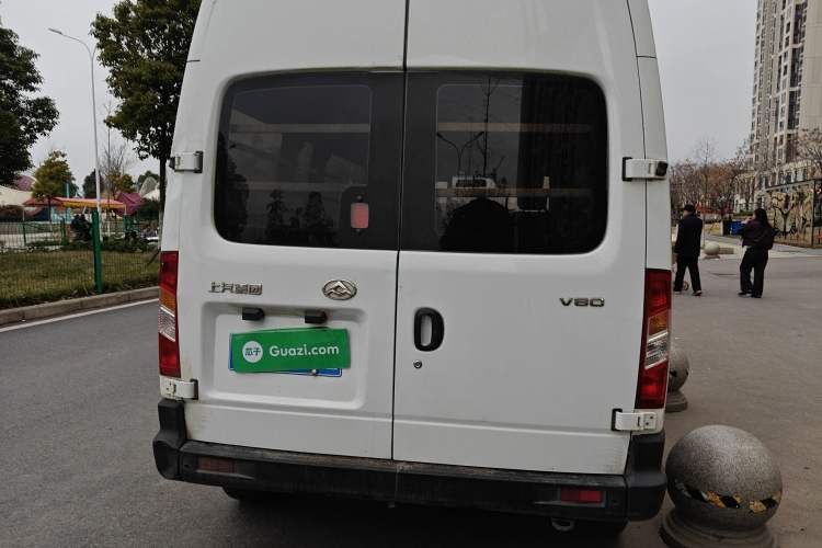 Used SAIC MAXUS Xintu V80 2019 2.5T Classic 6-Speed Manual Van Short Wheelbase Mid-Roof Design 2/3 Seats