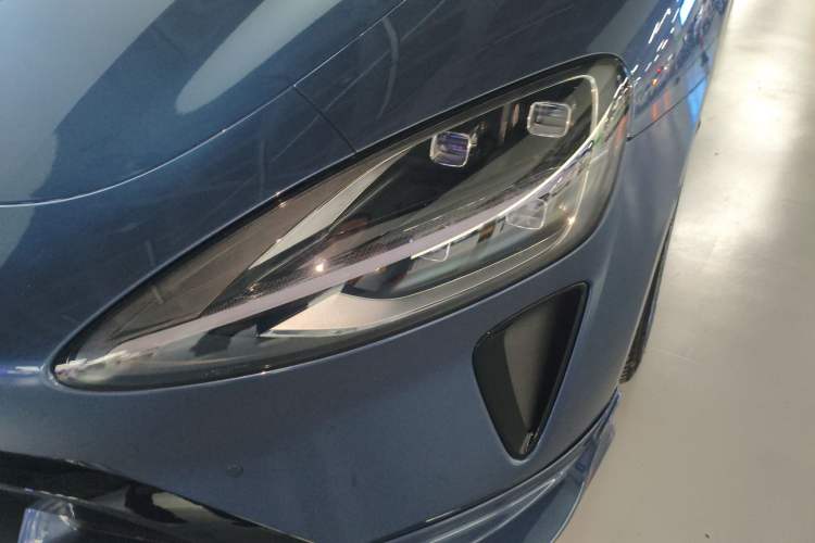 Used Xiaomi Auto SU7 2024 Four-Wheel Drive Ultra-Long Range Advanced Intelligent Driving Max Edition