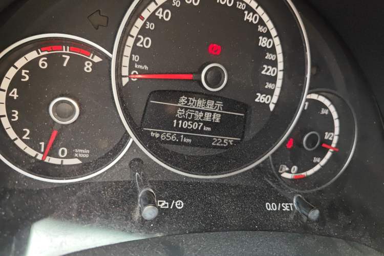 Used Volkswagen Beetle 2014 1.2TSI Fashion Edition Odometer Close Up