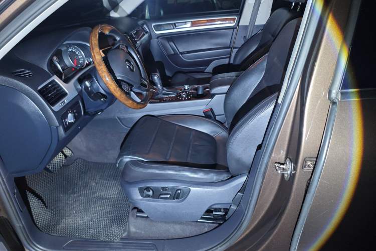 Used Volkswagen Touareg 2011 3.0 TSI Comfort Version
