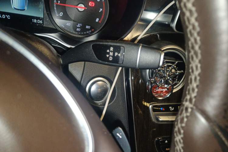 Used Mercedes-Benz GLC 2019 Facelift GLC 260 L 4MATIC Luxury Model Gear Lever