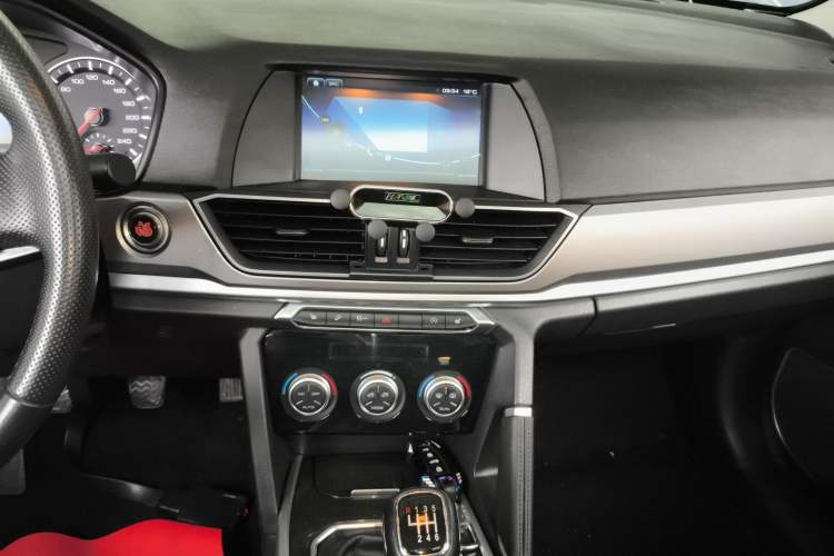 Used Haval H6 2018 Red-Label Sport Version 1.5T Manual Two-Wheel Drive Elite Model Audio And AC Panel