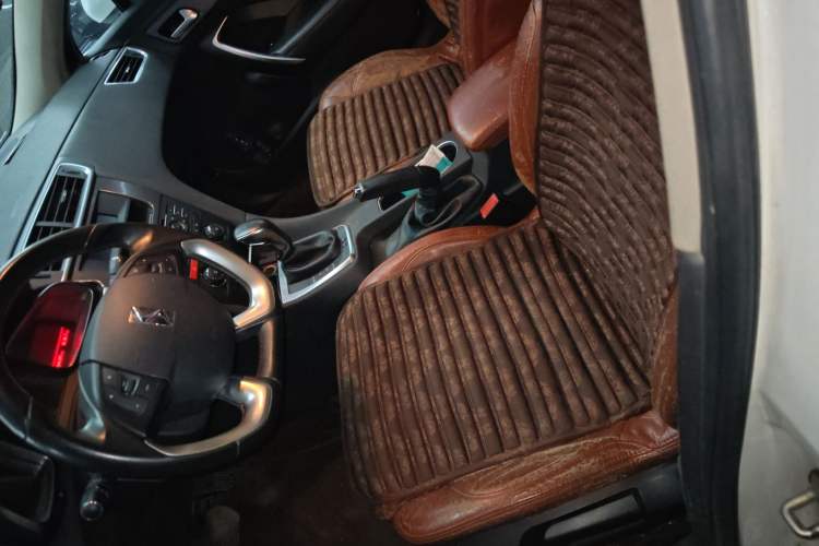 Used DS 5LS 2014 1.8L automatic Comfort version VTi140