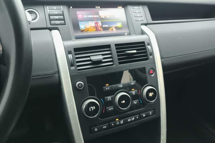 Used Land Rover Discovery Sport 2019 240 PS SE Version China V Standard Audio And AC Panel