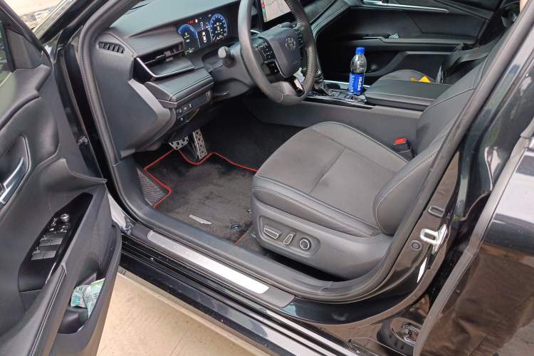 Used Toyota Camry 2024 Dual-Motor 2.0HS Sport Edition Driver Seat