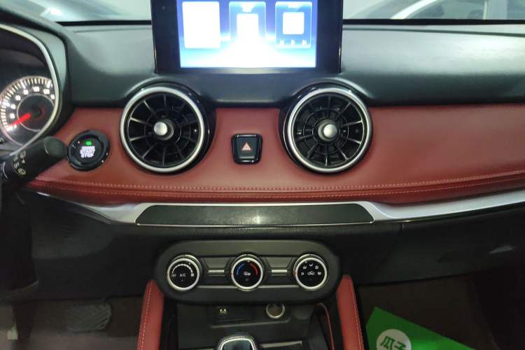 Used Dongfeng Fengon 500 2022 1.5L CVT Luxury Edition Audio And AC Panel