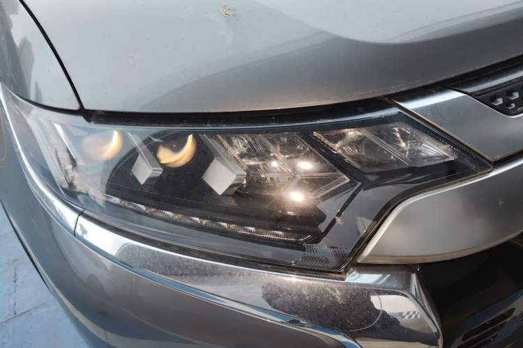 Used Mitsubishi Outlander 2019 2.4L 4x4 Zhi Xiang Edition 7 Seats China V Emission Standard