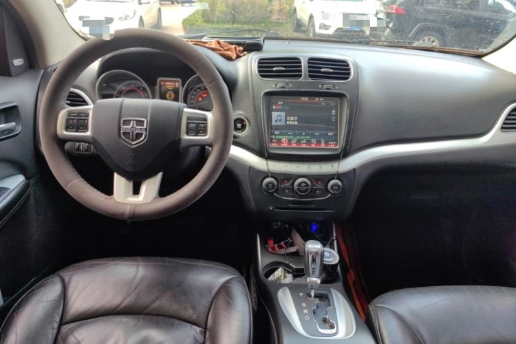 Used Dodge Journey 2015 2.0TD Four-Wheel Drive Luxury Edition Center Console