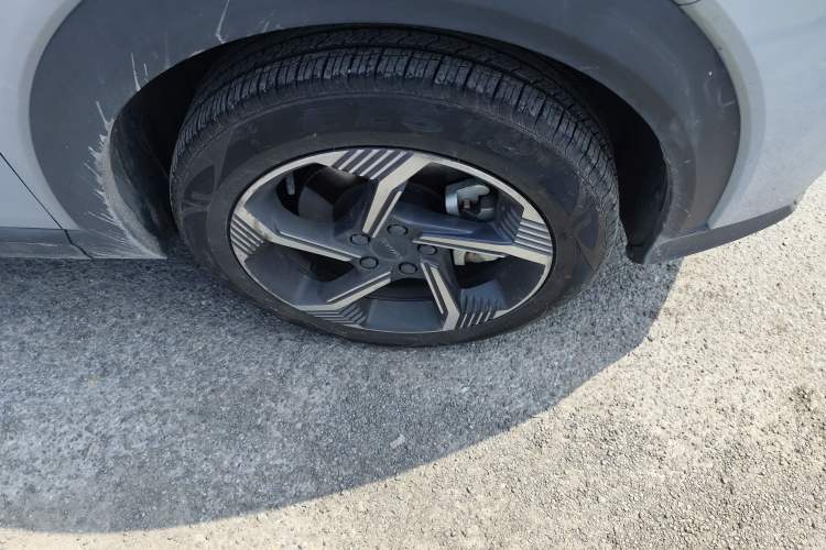 Used Lynk & Co 06 EM-P 2022 PHEV 84 km Range Pro Version Right Front Wheel Hub