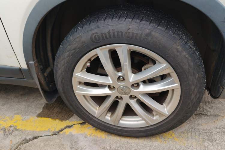 Used FAW Senya R7 2016 1.6L Manual Comfort Model Right Front Wheel Hub