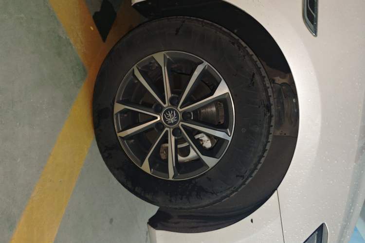 Used BYD Qin PLUS 2023 Champion Edition DM-i 55KM Leading Model Right Front Wheel Hub