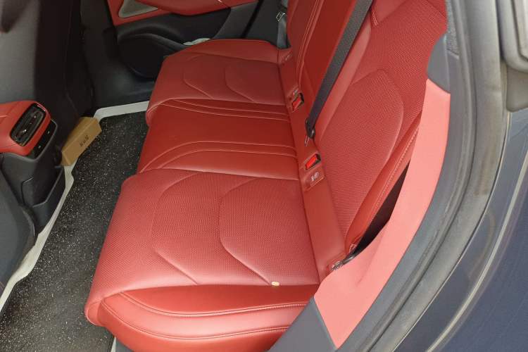 Used Xiaomi Auto SU7 2024 Rear-Drive Long-Range Intelligent Driving Version Left Rear Seat