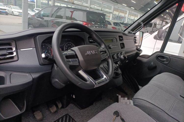 Used JMC Fushun 2023 2.0T Manual Short-Wheelbase Low-Roof Commercial Van 2/3 Seats with Lift-Up Tailgate