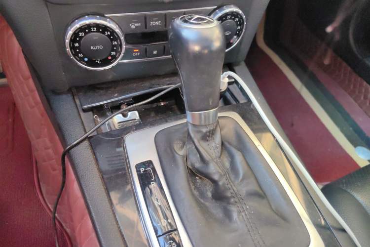 Used Mercedes-Benz C-Class 2013 C 180 Classic Grand Edition Gear Lever
