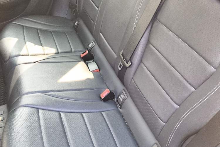 Used Mercedes-Benz GLC 2018 GLC 260 4MATIC Luxury Model
