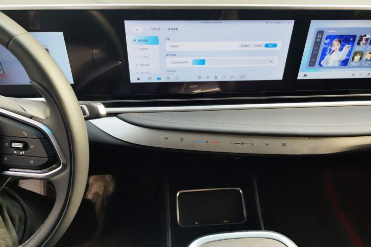 Used SAIC MAXUS G90 2025 2.0T Starlight Seven-Seater
