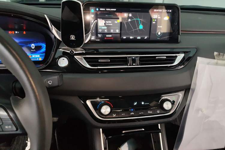 Used CHANGAN Ruicheng CC 2022 Blue Whale Edition 1.5T DCT Prestige Model
