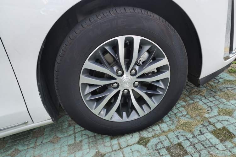 Used Buick GL8 2022 ES Landtrek 653T Comfort Edition Exterior 4