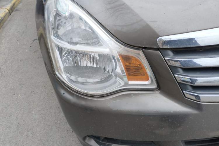 Used Nissan Sylphy 2012 Classic 1.6XE Manual Comfort Edition Right Front Headlight