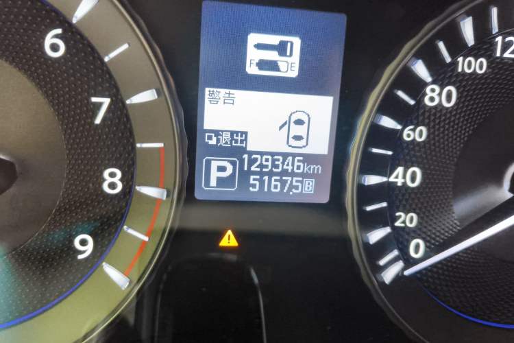 Used Infiniti Q70 2015 Q70L 2.5L Elite Edition Odometer Close Up