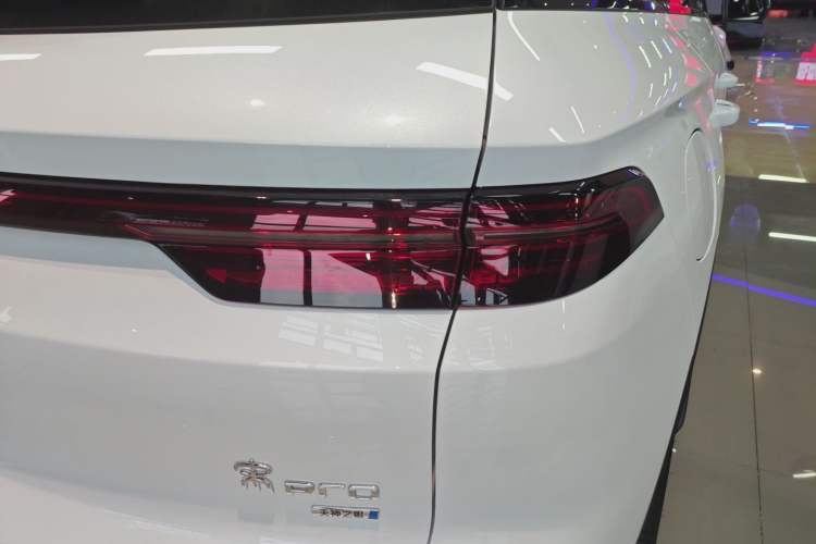 Used BYD Song Pro New Energy 2025 Second-Generation Intelligent Driving Version DM-i 115KM Excellence Edition Right Rear Taillight