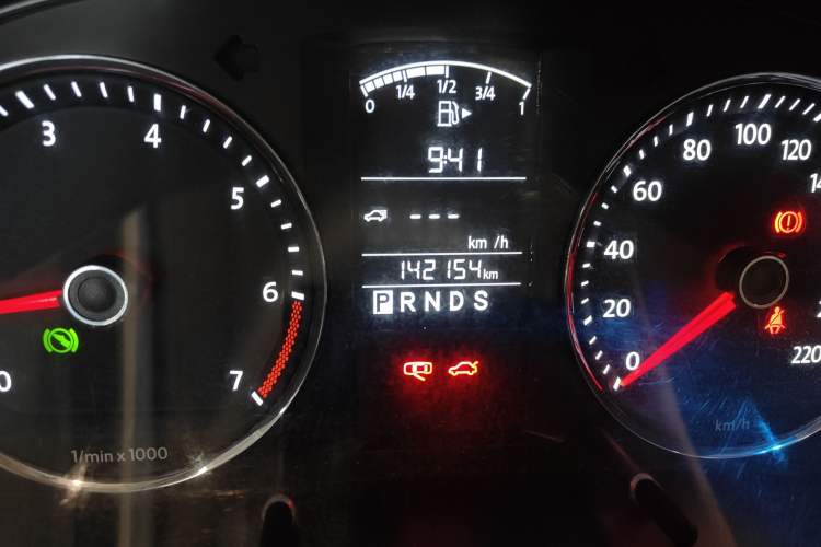 Used Volkswagen Lavida 2011 1.6L Automatic Premium Edition Odometer Close Up