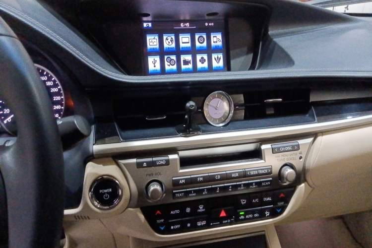 Used Lexus ES 2013 300h Elite Edition