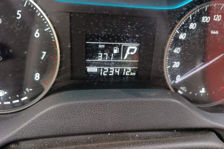 Used Buick GT 2019 15T Dual-Clutch Advanced Version China VI Standard Odometer Close Up