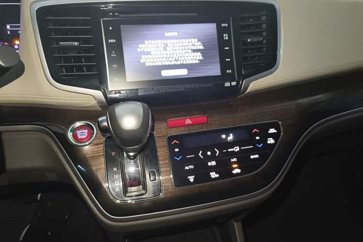 Used Honda Odyssey 2015 Revised Version 2.4L Supreme Edition
