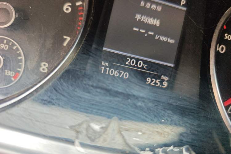 Used Volkswagen FAW-Volkswagen CC 2013 1.8TSI Luxury Model Odometer Close Up