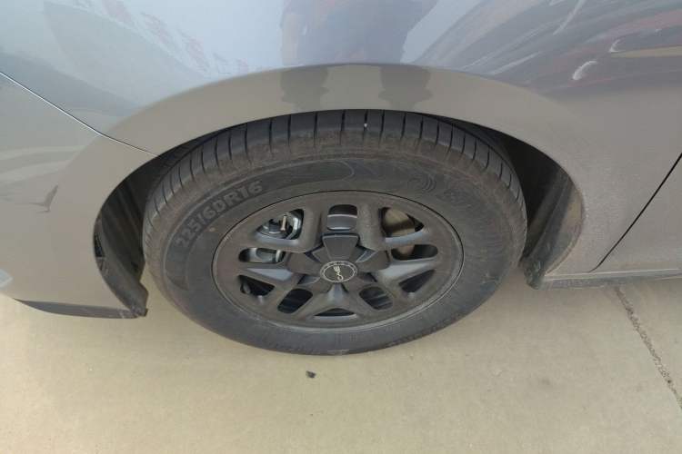 Used BYD Seal 05 DM-i 2025 DM-i Smart Drive 55KM Luxury Model Left Front Wheel Hub