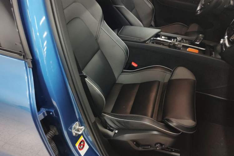 Used Volvo XC60 New Energy 2021 T8 E-Drive Hybrid Smart & Dynamic Edition Right Front Seat