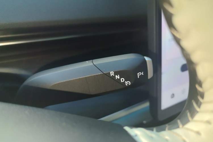 Used CHANGAN NEVO A07 2025 All-Electric "True Fragrance" Edition 710-Mile Long-Range Version Gear Lever