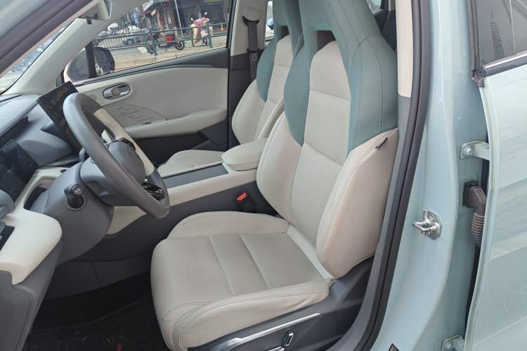 Used Lynk & Co 06 EM-P 2023 EM-P 126 Long-Range Halo Left Front Seat