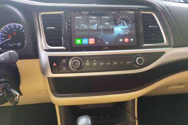 Used Toyota Highlander 2018 2.0T Four-Wheel Drive Elite Edition 7 Seats China V Standard Audio And AC Panel