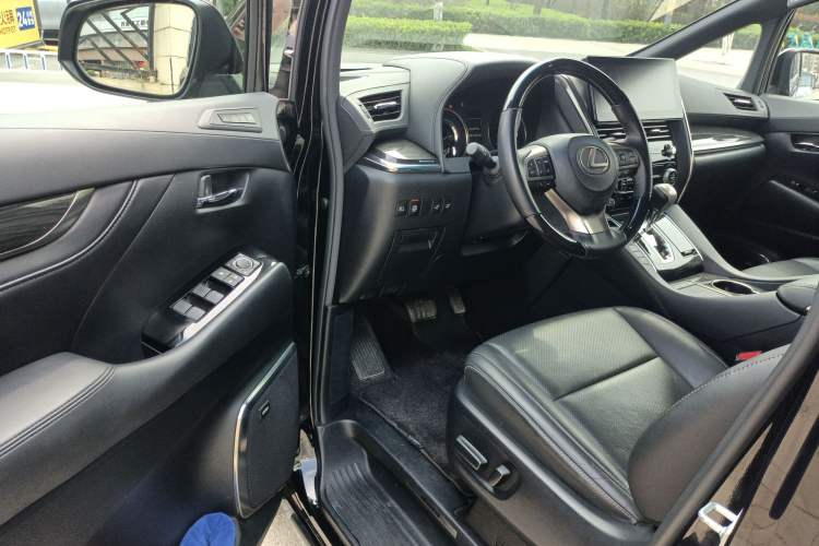 Used Lexus LM 2020 300h Four-Seat Grand Edition
