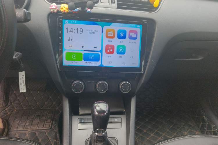 Used Skoda Octavia 2017 Classic Model 1.6L Automatic Standard Edition Audio And AC Panel