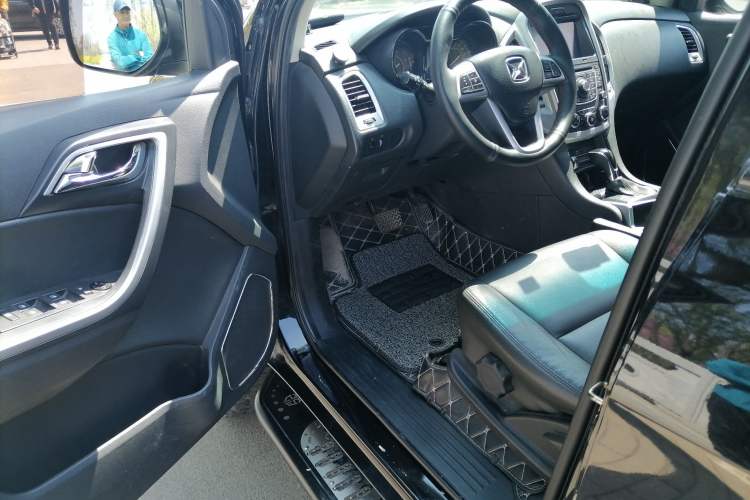 Used JMC Yusheng S350 2013 2.4T Automatic 2WD Diesel Luxury Edition 5 Seats Driver Seat