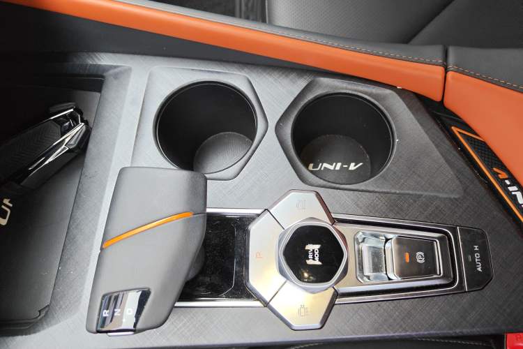 Used CHANGAN UNI-V iDD 2023 Zhidian iDD 1.5T 113km Smart & Fun Version (Rapid Edition)