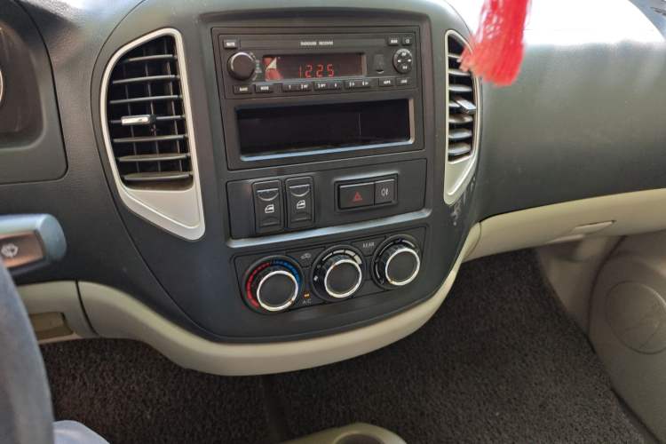 Used FORTHING Lingzhi 2015 V3 1.5L 7-Seater Luxury Model