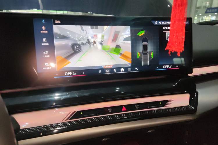 Used BMW 5 Series 2025 525Li M Sport Package Audio And AC Panel