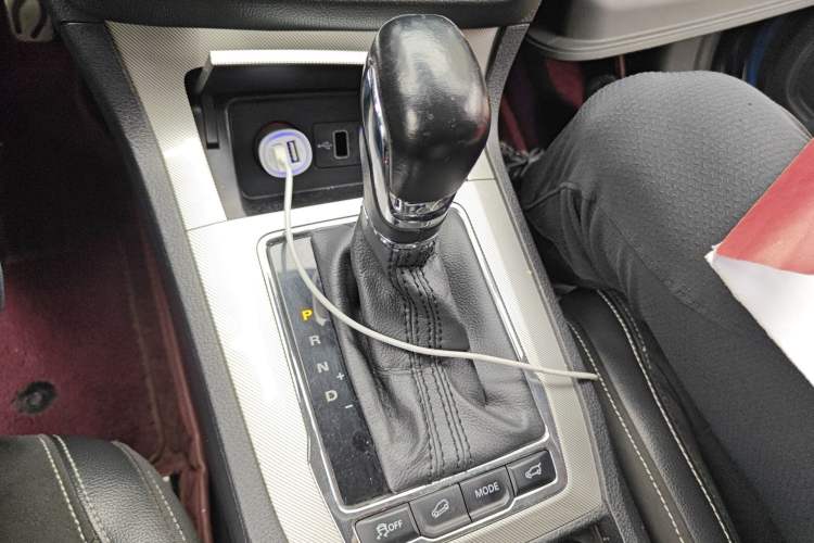 Used Roewe RX5 New Energy 2017 eRX5 50T Hybrid Connected Prestige Flagship Edition Gear Lever