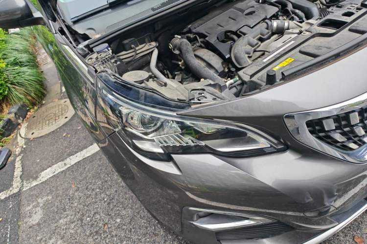 Used Peugeot 4008 2017 350THP Luxury Edition Right Front Headlight