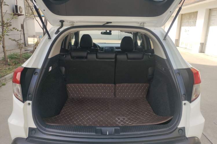 Used Honda Vezel 2020 1.5L CVT Pioneer Edition Trunk