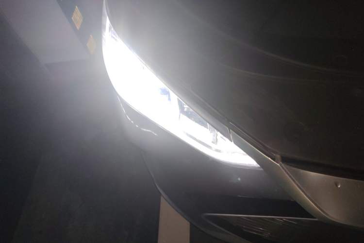 Used BYD Song PLUS New Energy 2021 DM-i 100KM Four-Wheel Drive Flagship PLUS Right Front Headlight