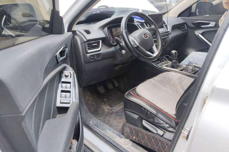 Used FAW Senya R9 2018 1.2T Manual Luxury Smart Edition Driver Seat