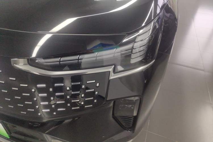 Used Volvo EM90 2025 Ultra Six-Seater Left Front Headlight