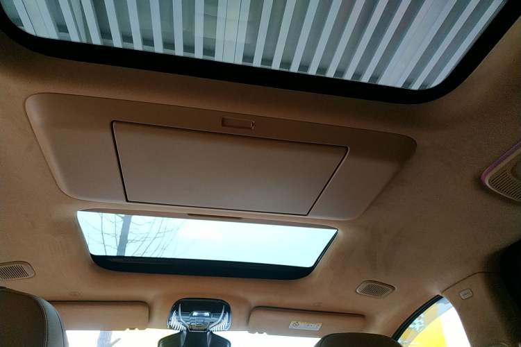 Used VOYAH Dream 2025 PHEV Four-Wheel-Drive Flagship Version – Qiankun Edition Headliner