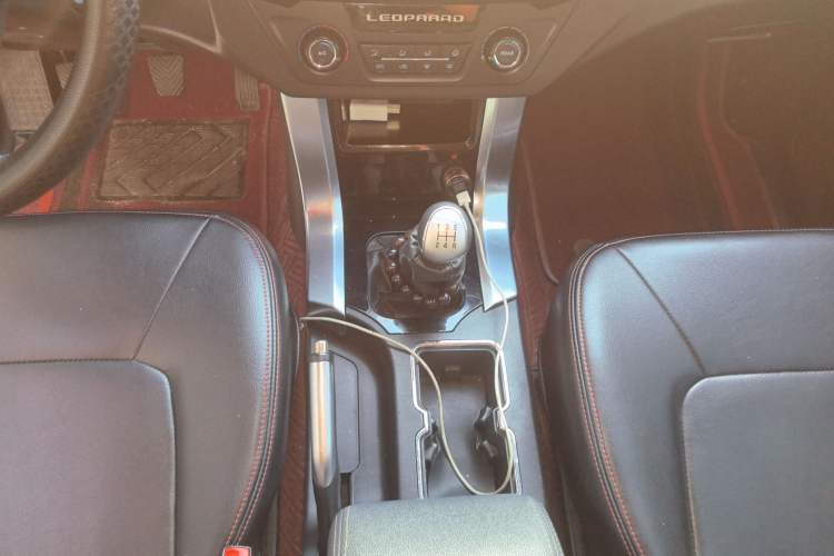 Used Leopaard Q6 2015 2.4L Manual Two-Wheel-Drive Elite Model
